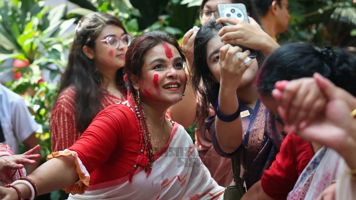 ঢাকেশ্বরীতে উৎসবে শাওন