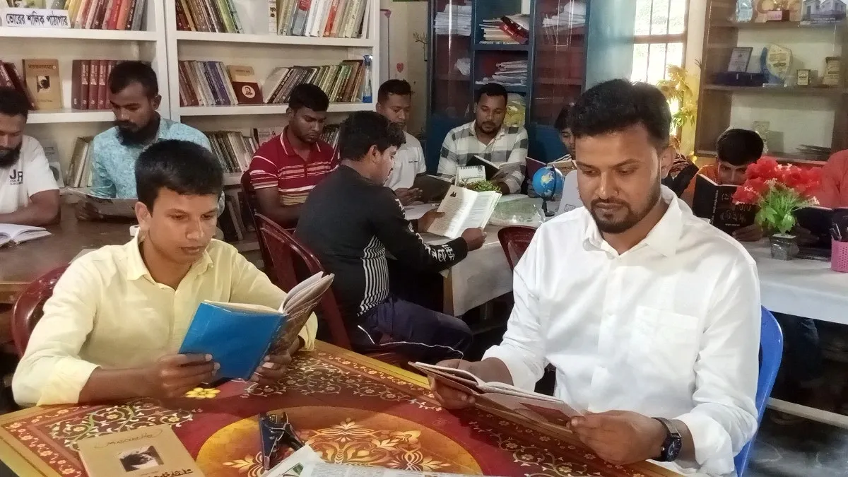 এক টাকার সঞ্চয়ে মানবতার সেবায় ‘ভোরের শালিক’