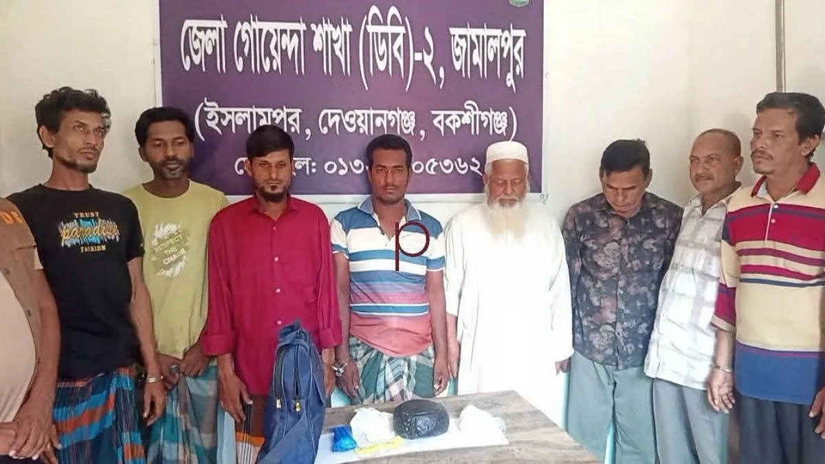 দেওয়ানগঞ্জে কষ্টিপাথর সদৃশ বস্তু উদ্ধার, আটক ৮