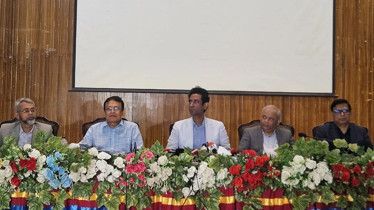 ইউজিসি কমিটির কাছেও উপাচার্য ইস্যুতে অনড় শিক্ষক-শিক্ষার্থীরা