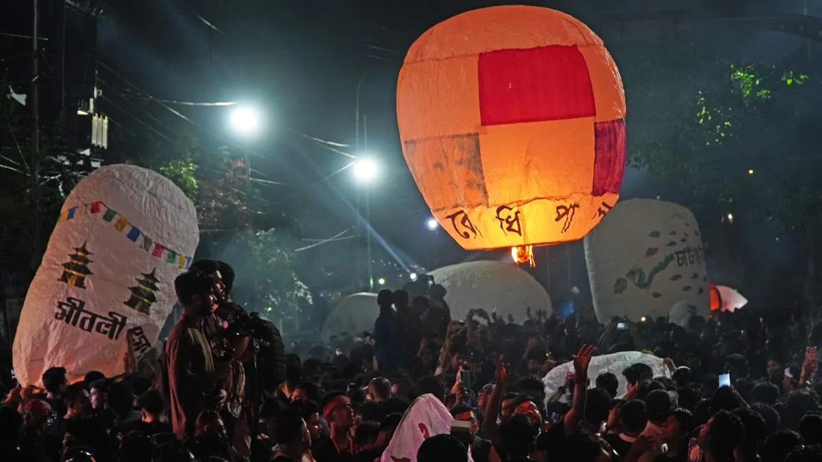 অনেক ফানুস একসঙ্গে