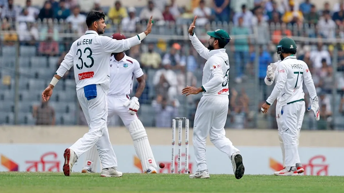 টপাটপ উইকেট হারাচ্ছে বাংলাদেশ