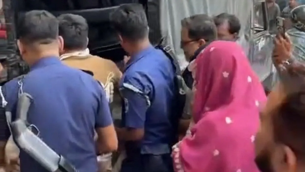 সিংগাইরে ক্রেতা সেজে জুয়েলার্সে চুরি, দুই নারীসহ গ্রেপ্তার ৩