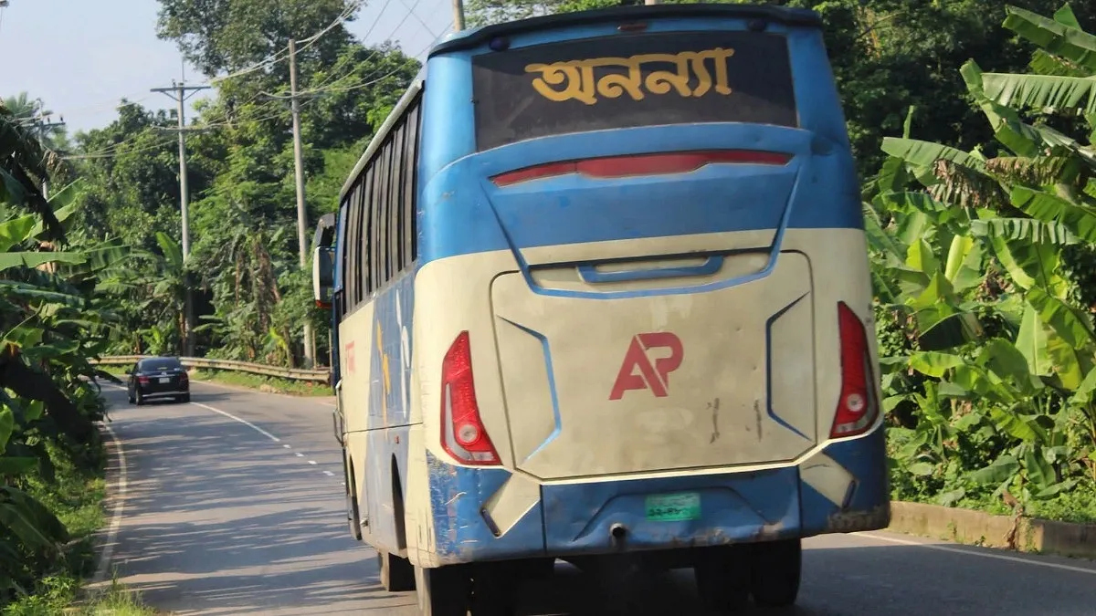 মালিকদের দ্বন্দ্বে কিশোরগঞ্জ-মহাখালী রুটে বাস চলাচল বন্ধ, ভোগান্তিতে যাত্রীরা