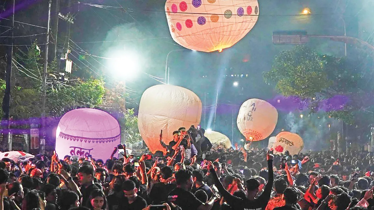 লক্ষ্মীপূজা-প্রবারণা পূর্ণিমায় আলোর উৎসব