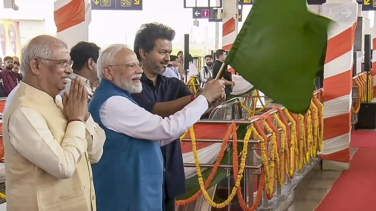 মোদিকে তামিলনাড়ুতে স্বাগত জানালেন মুখ্যমন্ত্রী বিজয়