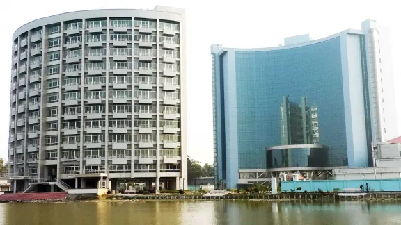 অপরিকল্পিত প্রকল্পে পরিকল্পিত দুর্নীতি