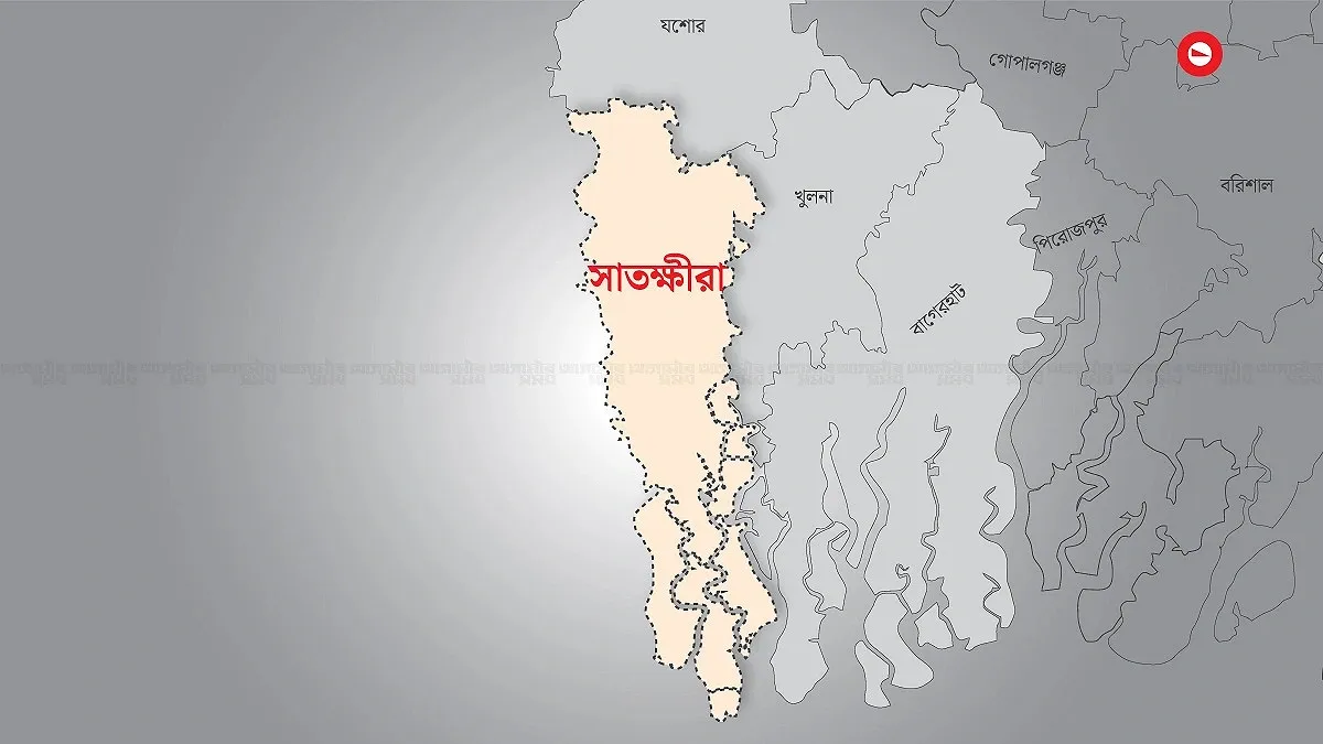 শ্যামনগরের কমিউনিটি ক্লিনিকে ছাদ চুইয়ে পড়ে পানি