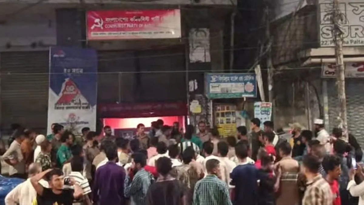 ‘জয় বাংলা’ স্লোগানকে কেন্দ্র করে সিপিবি অফিসের সামনে উত্তেজনা, আটক ২