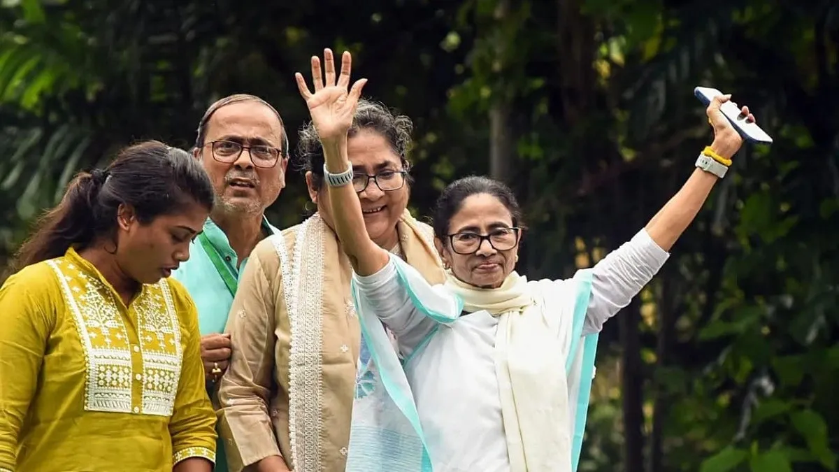 ভোটাধিকার রক্ষার লড়াইয়ে দিল্লিতে মমতা