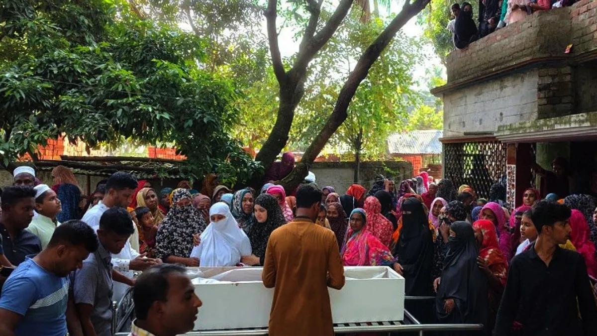 দেড় যুগ পর কফিনে ফিরলেন ‘টাকার মেশিন’ সাগর