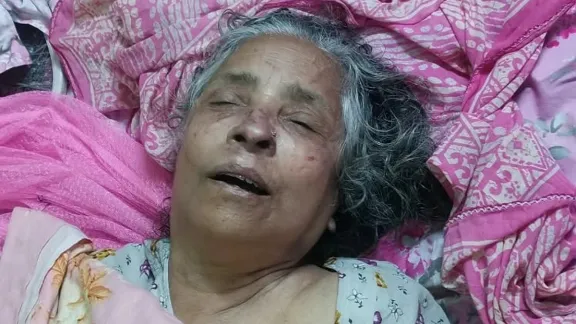 নিজ বাসায় আওয়ামী লীগ নেত্রীর লাশ, হদিস মিলছে না দুই মোবাইলের