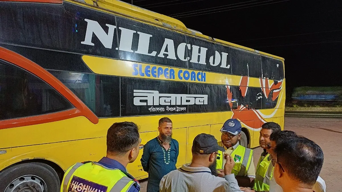 স্লিপার বাস বন্ধ করতে রাতভর অভিযান