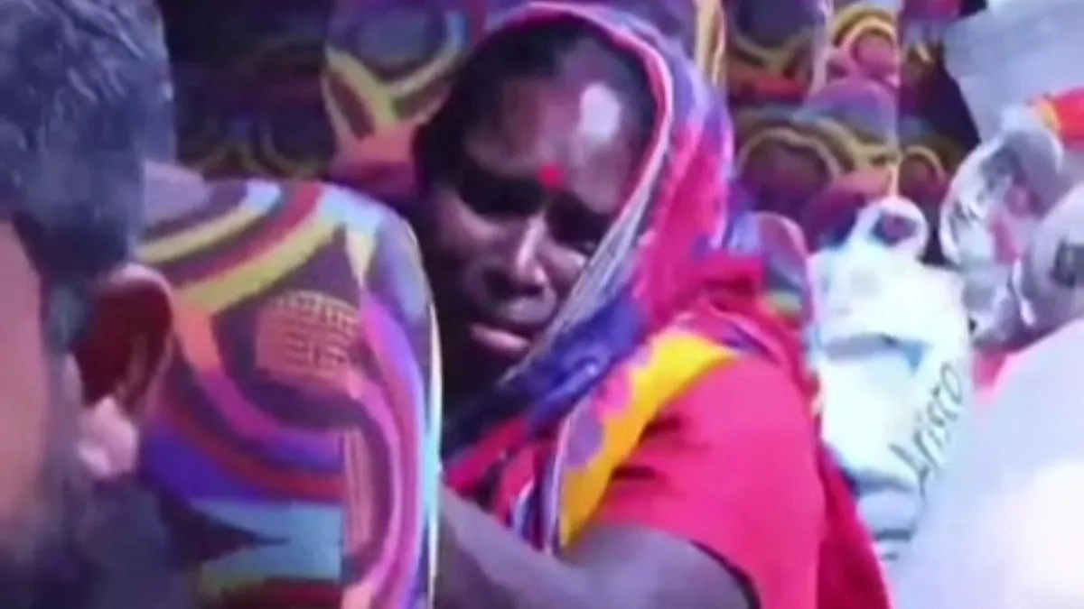 দাদনের টাকা নিয়ে ছেলে নিখোঁজ, মাকে তুলে নিয়ে গেলেন ভাটা সর্দার