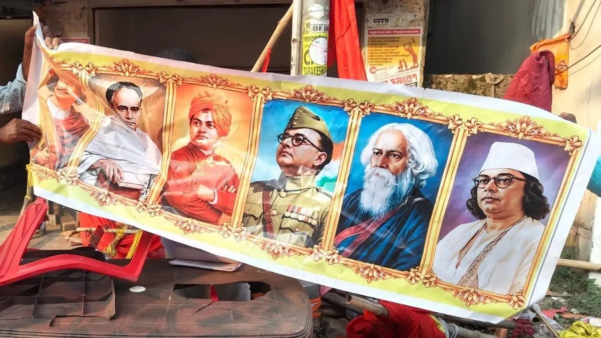 বইয়ের স্টলে পশ্চিমবঙ্গের রাজনৈতিক লড়াই