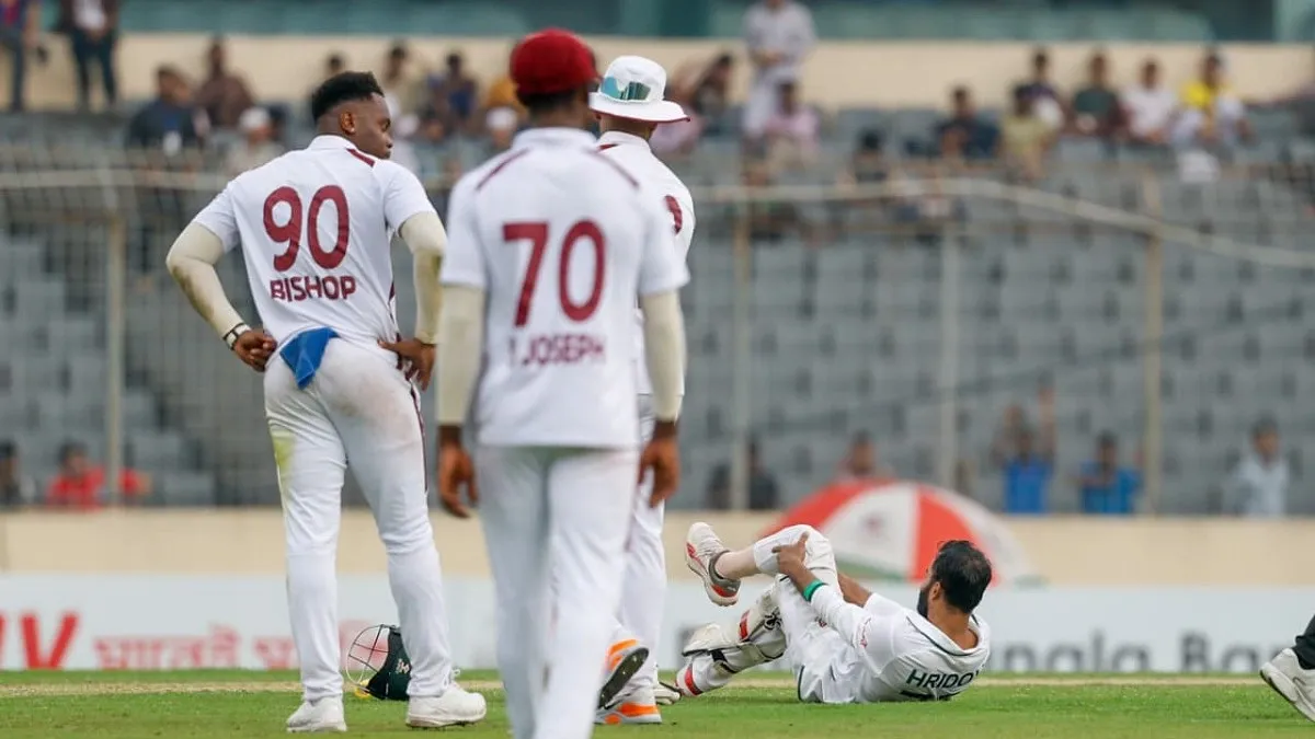 স্ট্রেচারে করে মাঠ ছাড়লেন হৃদয়