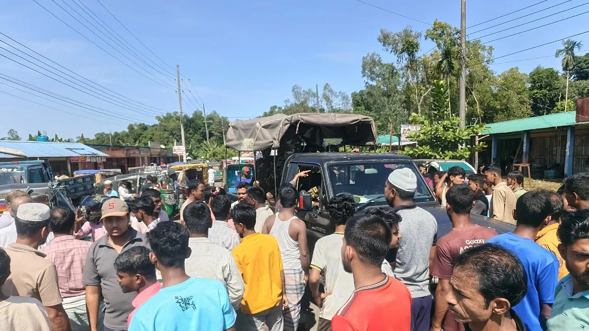 রামুতে ইজিবাইকের ধাক্কায় নিহত শিশু, সড়ক অবরোধ