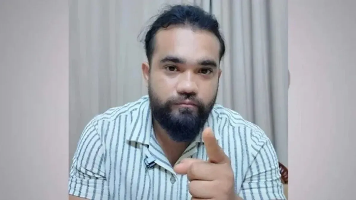 কথা ঘুরিয়ে রুমি এখন বললেন, কেন দেশ ছাড়ব?