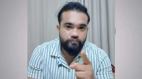 কথা ঘুরিয়ে রুমি এখন বললেন, কেন দেশ ছাড়ব?