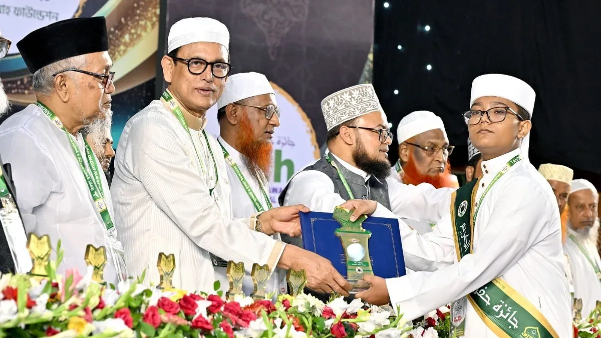 শিক্ষার্থীদের নৈতিক ও ধর্মীয় শিক্ষায় শিক্ষিত করতে হবে