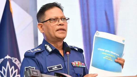 আইজিপি ‘ক্রসফায়ার’ বলেছেন কঠোরতা বোঝাতে, সাংবাদিকদের নিয়ে কথাটি অসাবধানতাবশত