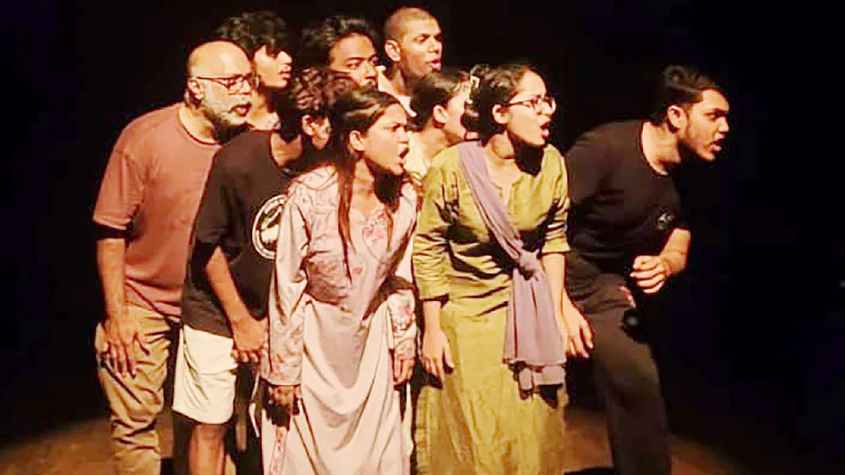 আজ রাতে শিল্পকলায় ‘শুভঙ্কর হাত ধরতে চেয়েছিল’