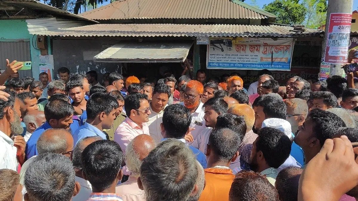 লালমনিরহাটে সারের দাবিতে মহাসড়ক অবরোধ করলেন কৃষকরা