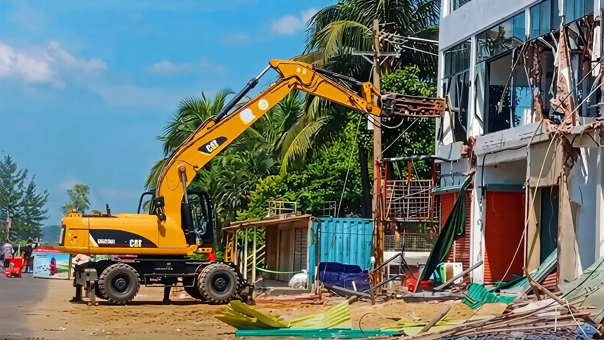 ৬ কোটি টাকার রিসোর্ট গুঁড়িয়ে দিল কউক