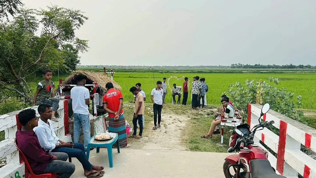 ৩০ হাজার টাকায় ছয় বন্ধুর ‘শেষ বিকেলের চায়ের আড্ডা’