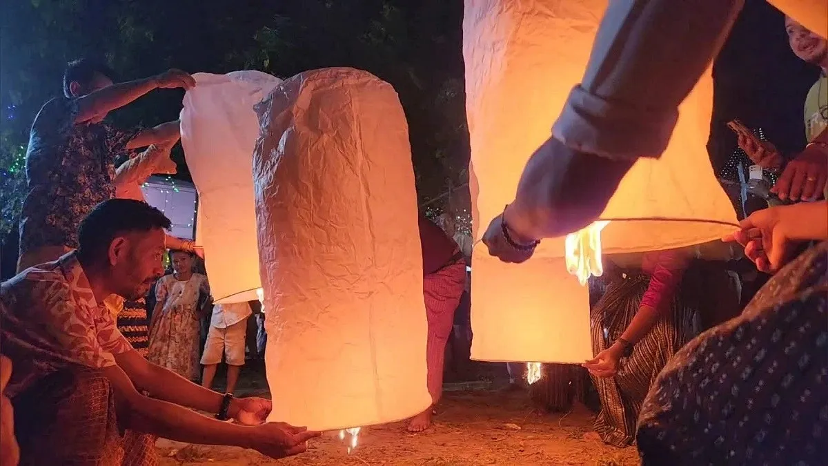 ফানুসের আলোয় বর্ণিল রামুর প্রবারণা পূর্ণিমা