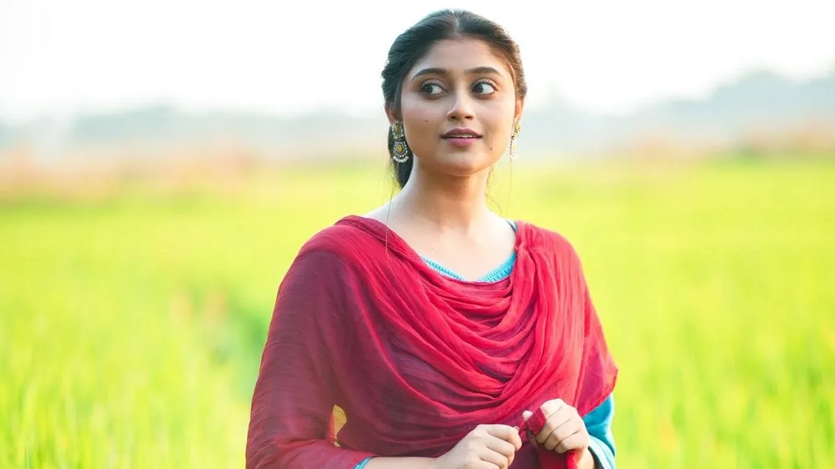 মাঝরাতে রাস্তায় বিপাকে অভিনেত্রী