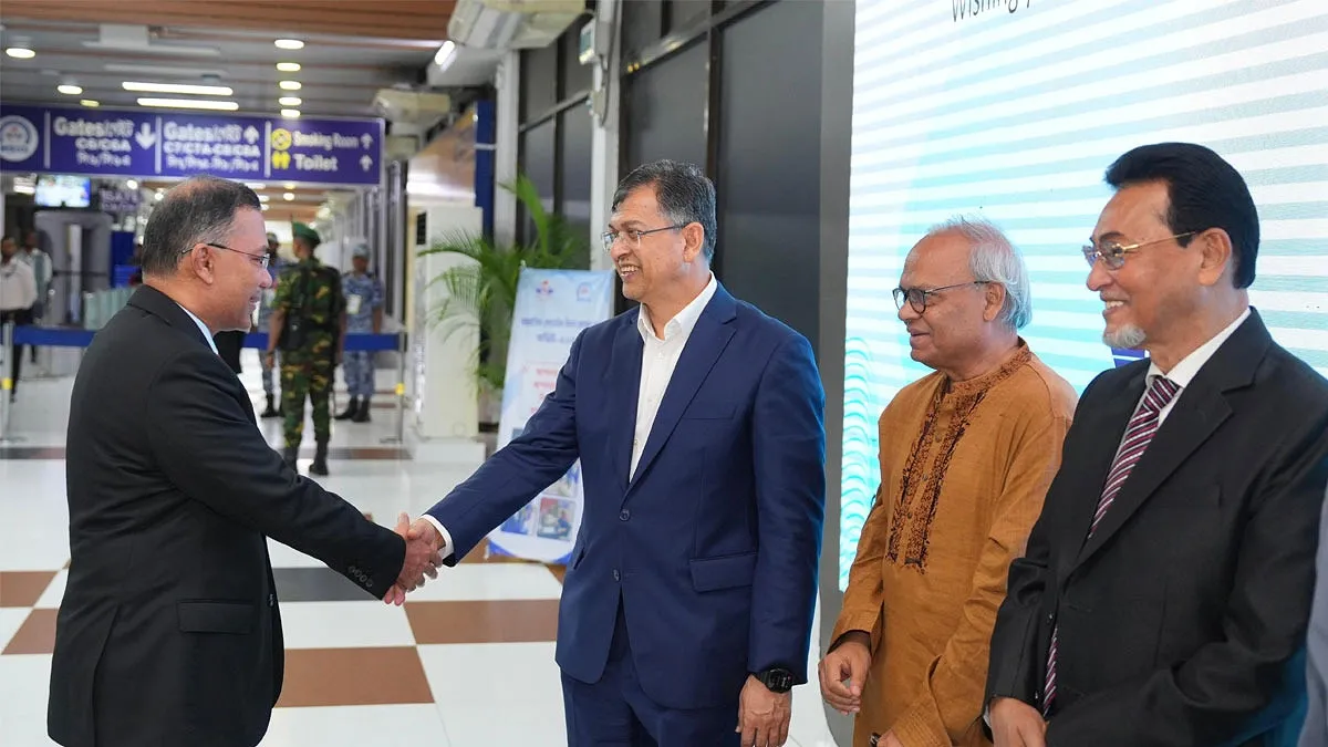 জাপান সফর শেষে দেশে ফিরেছেন প্রধানমন্ত্রী তারেক রহমান