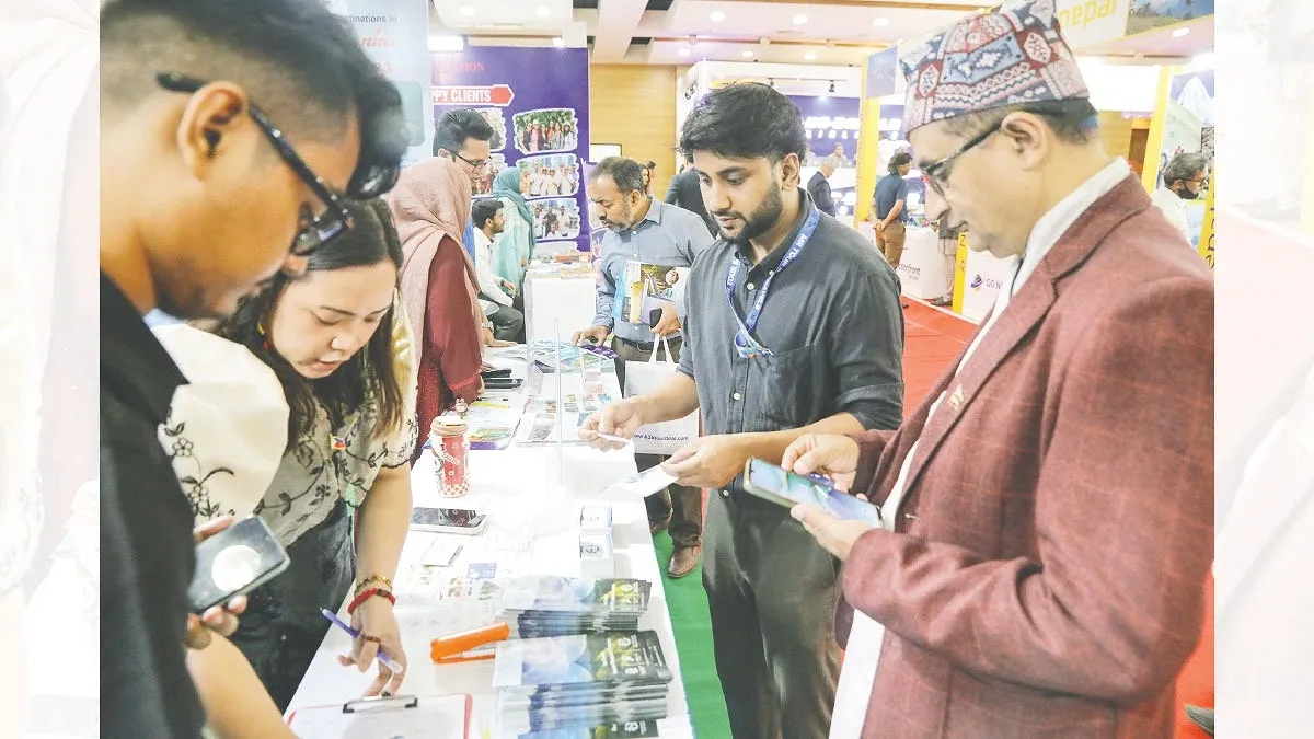 পর্যটন মেলায় নানা ছাড়