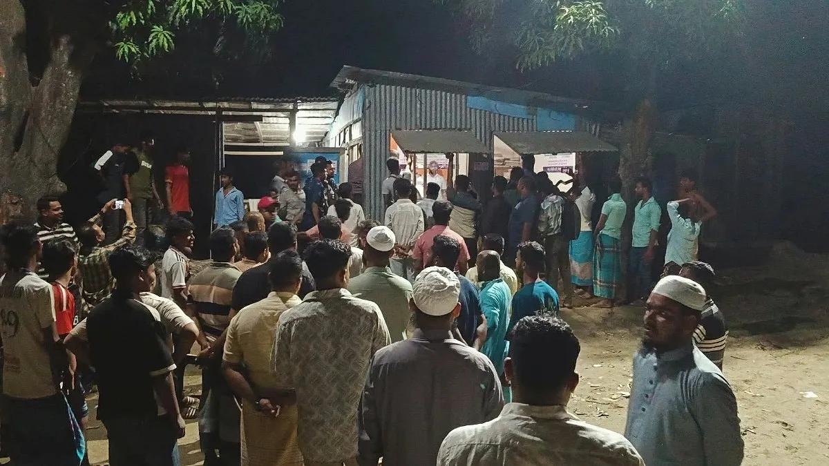সকালে নিষিদ্ধ ছাত্রলীগের মিছিল, রাতে ৬ বালুমহালে ছাত্রদলের হামলা-ভাঙচুর