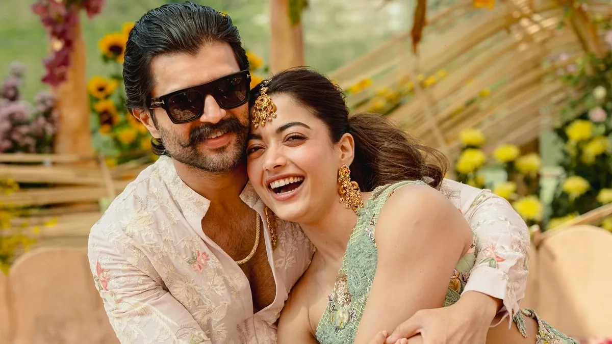সমালোচকদের নিজের চরকায় তেল দিতে বললেন বিজয়