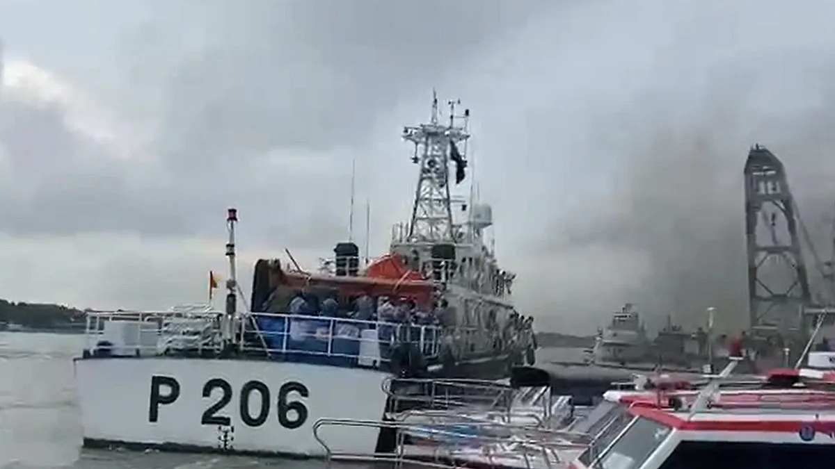 বরিশালে কোস্ট গার্ডের জাহাজের ধাক্কায় বাল্কহেডে ফাটল, ডুবল ২ স্পিডবোট
