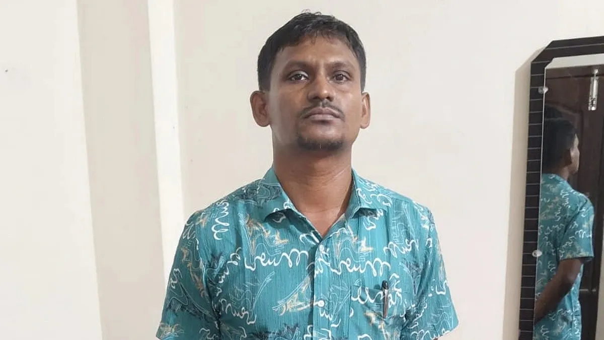 কুয়াকাটায় হোটেলের লাইসেন্স নবায়নের আশ্বাসে ঘুষ আদায়, হাতেনাতে আটক শ্রম পরিদর্শক