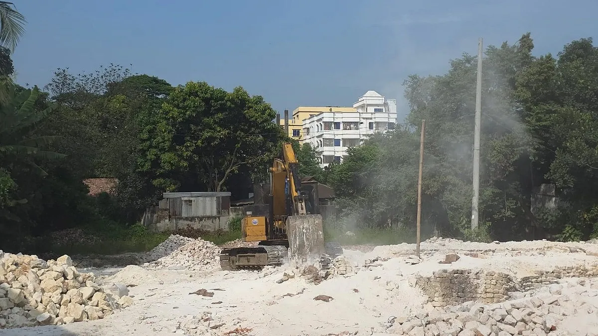 সোনারগাঁয়ে ৪ চুনা কারখানা গুঁড়িয়ে দিল তিতাস