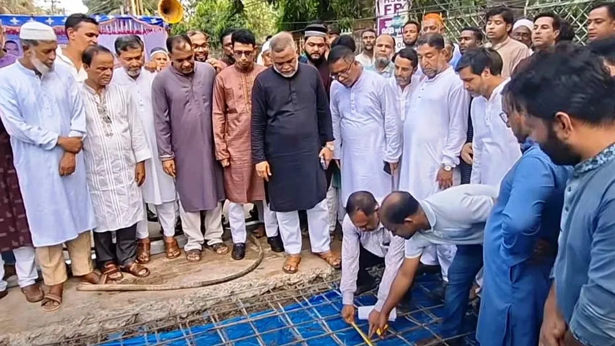 ছয় কোটি টাকার সড়ক সংস্কারে অনিয়ম, ক্ষুব্ধ হুইপ