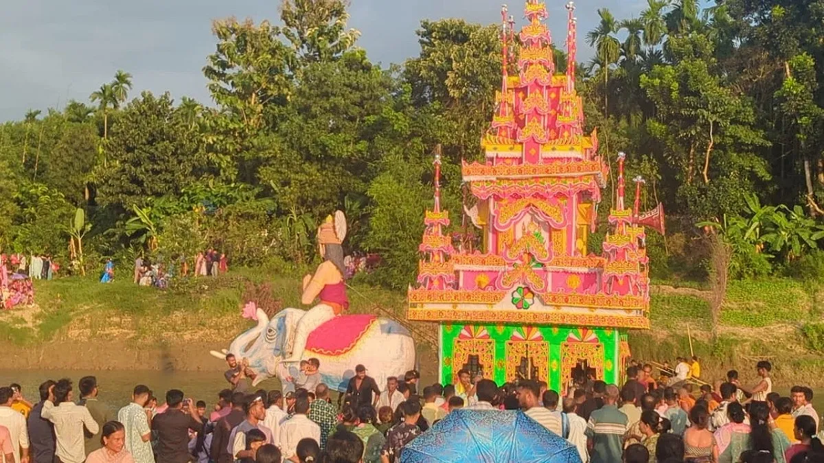 বাঁকখালীতে ভাসল কল্প জাহাজ