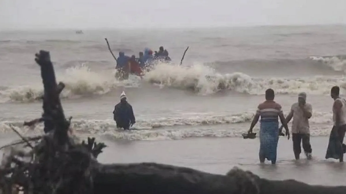 কর্ণফুলী নদীতে ট্রলার ডুবি, হাতিয়ার দুই জেলে নিখোঁজ