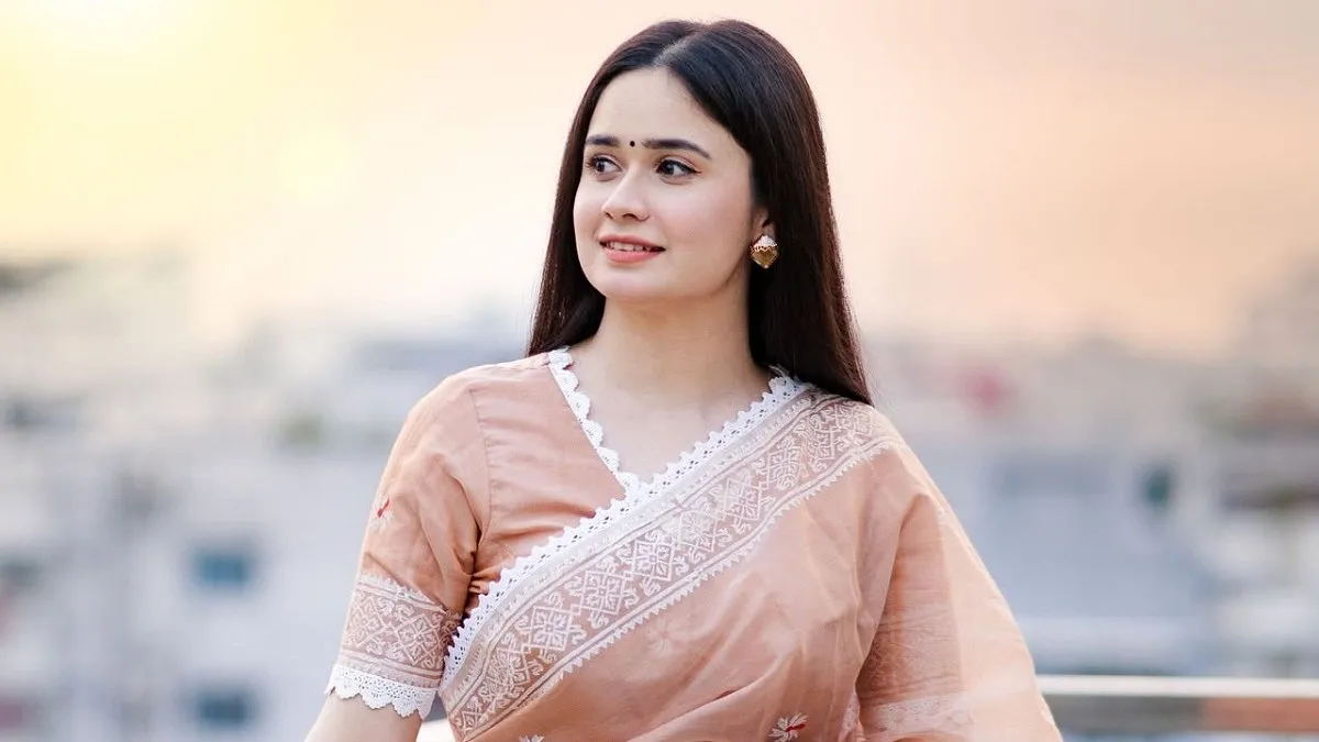 ভুয়া ফেসবুক আইডি নিয়ে সতর্ক করলেন ঐশী