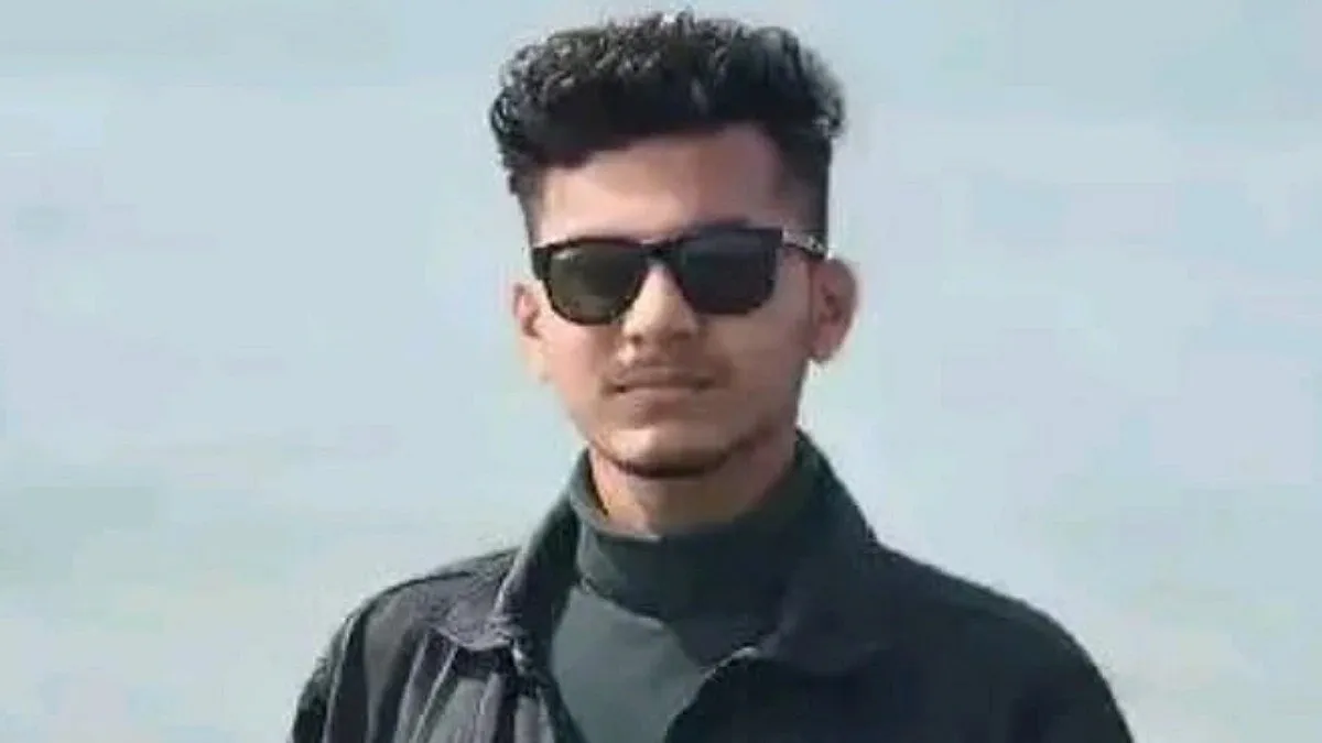 কলেজের জানালা-গ্রিল ও ফ্যান খুলে নিচ্ছিলেন ছাত্রদল নেতা, দল থেকে বহিষ্কার