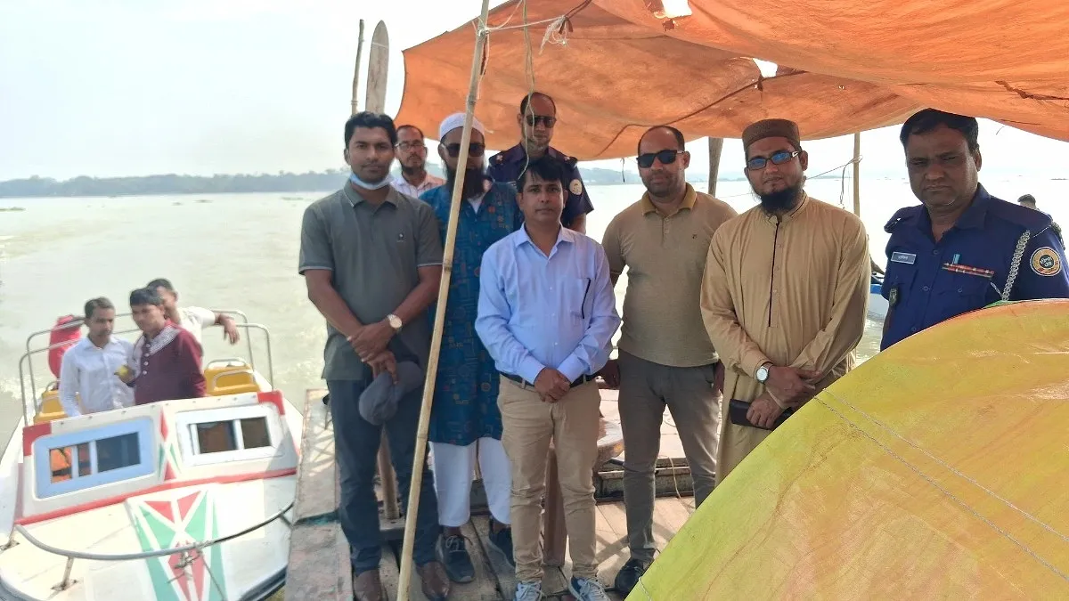 দুমকিতে মৎস্য অভিযানের স্পিডবোটে হামলা, দুই নৌযান জব্দ