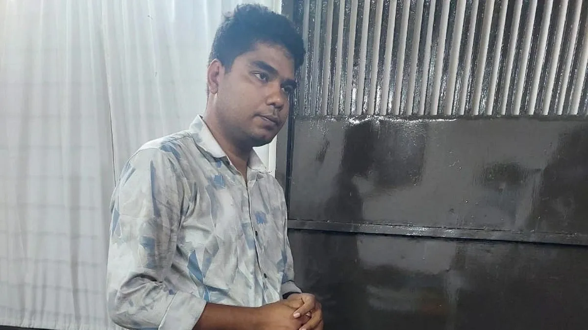 এস এ পরিবহন কার্যালয় থেকে পার্সেল ‘ছিনতাইয়ের’ চেষ্টা, পুলিশ কনস্টেবল গ্রেপ্তার