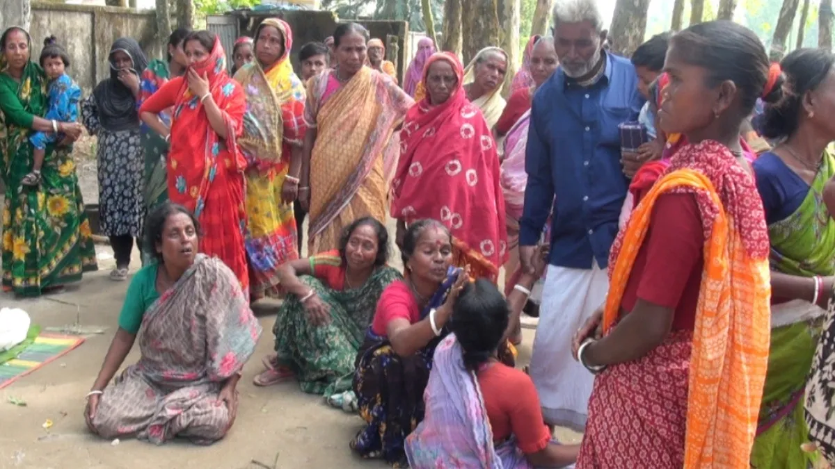 বাদ্যের বাজনা থেমে গেল গাড়ির চাকায়