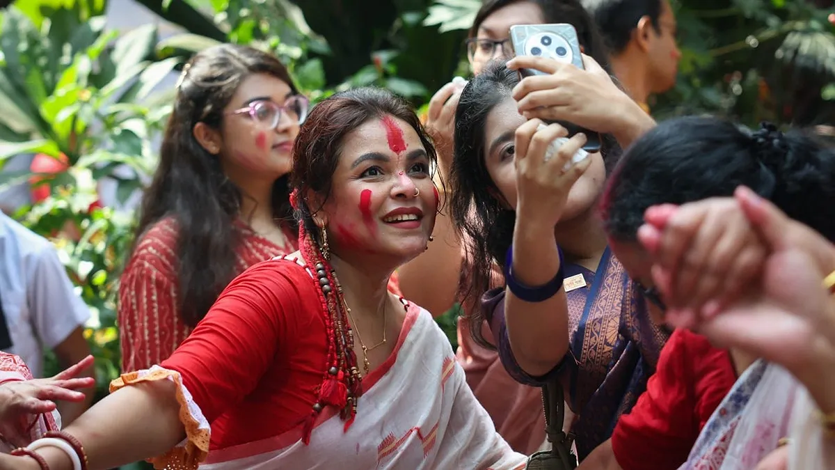 সিঁদুরে রাঙা বিদায়