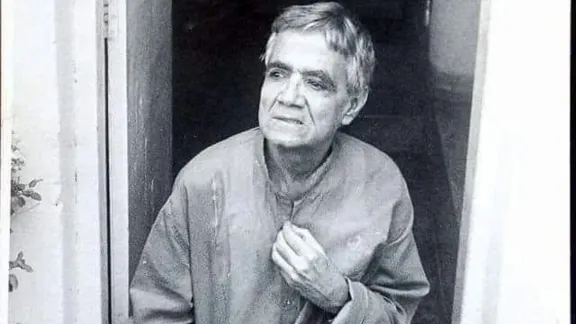কথাকারের মোড়কে আদতে এক ক্ষ্যাপা কবি