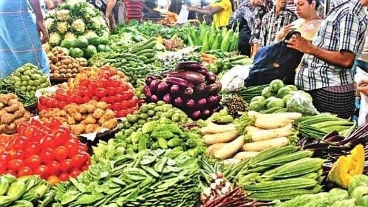 জ্বালানির দাম বাড়তেই নিত্যপণ্যে উত্তাপ