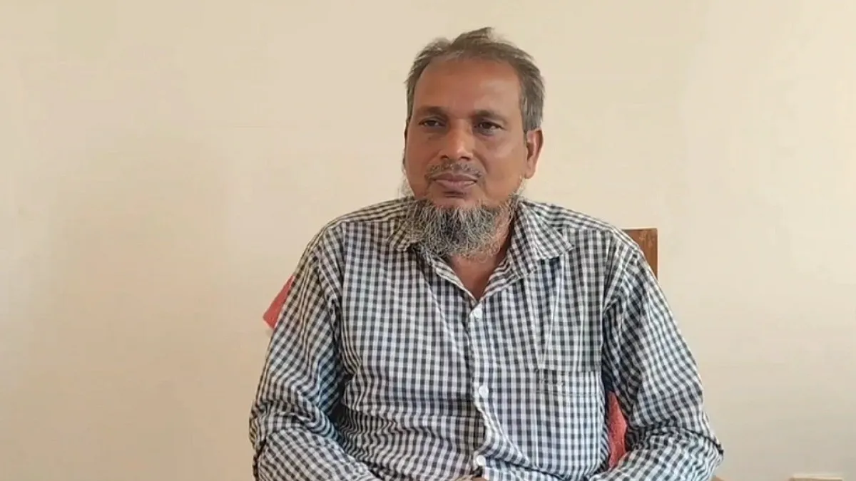 নথিতে পাকা, বাস্তবে কাঁচা সড়ক: উপ-সহকারী প্রকৌশলীকে শোকজ